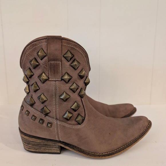 JC Shoes Shoes - JC Spain Heart Logo Mauve Pink Leather Pyramid Studded Ankle Boots EU 37 US 7